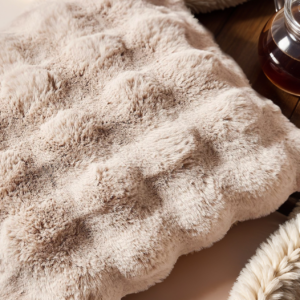 Pom Rabbit Fur sierkussen Zand 50 x 50